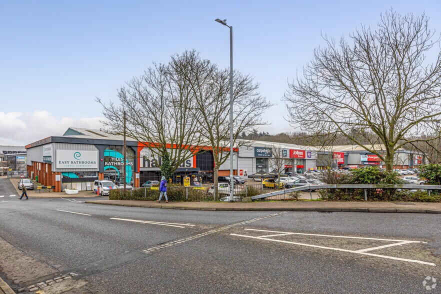 6 Howard Way, Harlow for sale - Building Photo - Image 2 of 3