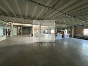 Light Industrial in Villefranche-sur-Saône to rent Interior Photo- Image 2 of 5