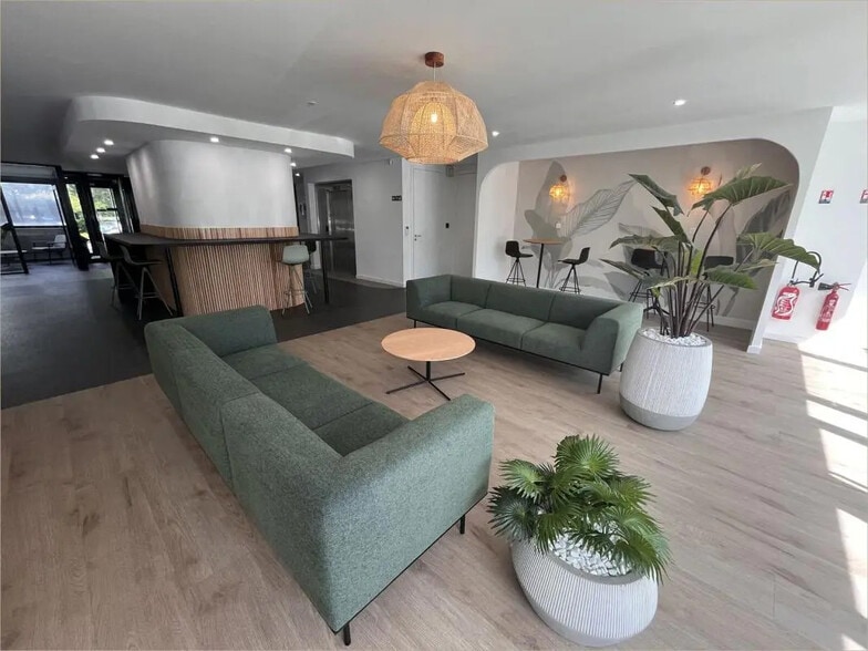 185 Rue Galilée, Labège to rent - Lobby - Image 3 of 18