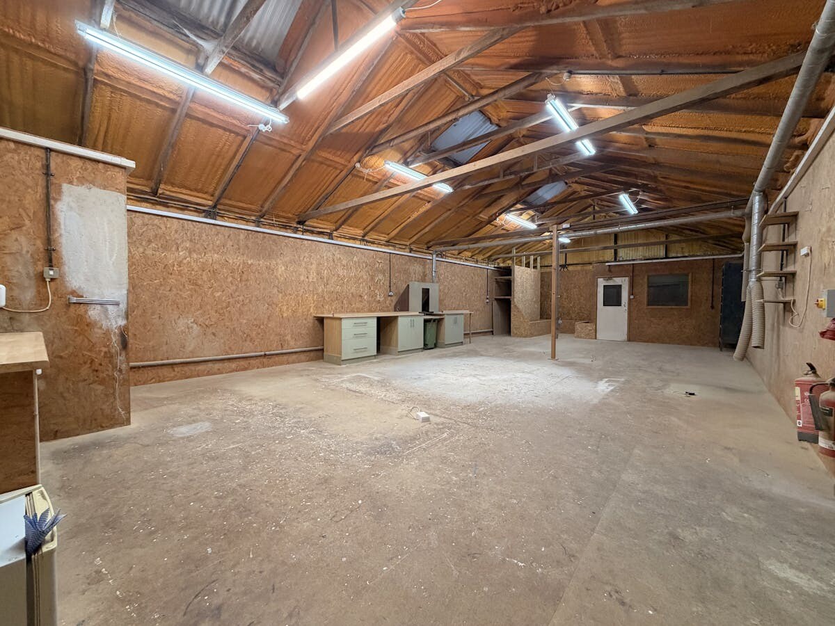 Honey Ln, Liss to rent Interior Photo- Image 1 of 3