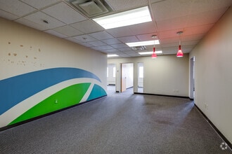 4600 W 77th St, Edina, MN to rent Interior Photo- Image 2 of 8