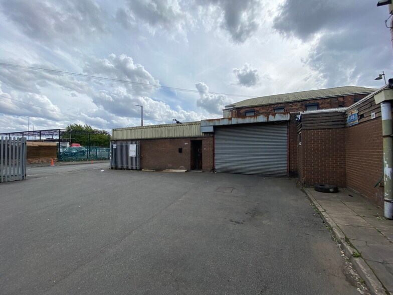 37 Grice St, West Bromwich to rent - Building Photo - Image 2 of 2