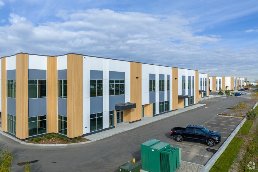 7121 104 Av SE, Calgary, AB for sale - Building Photo - Image 2 of 7