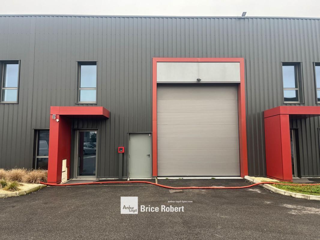 Light Industrial in Chassieu to rent Building Photo- Image 1 of 7