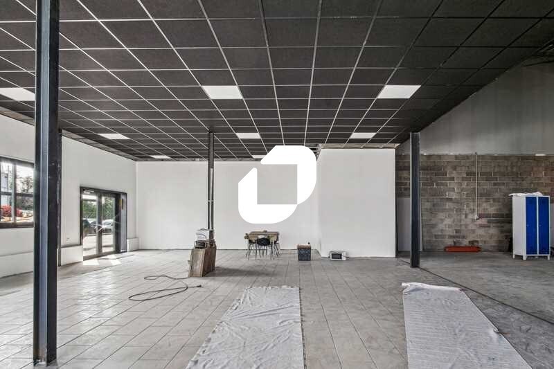 Light Industrial in Villeneuve-sous-Dammartin to rent - Building Photo - Image 2 of 16