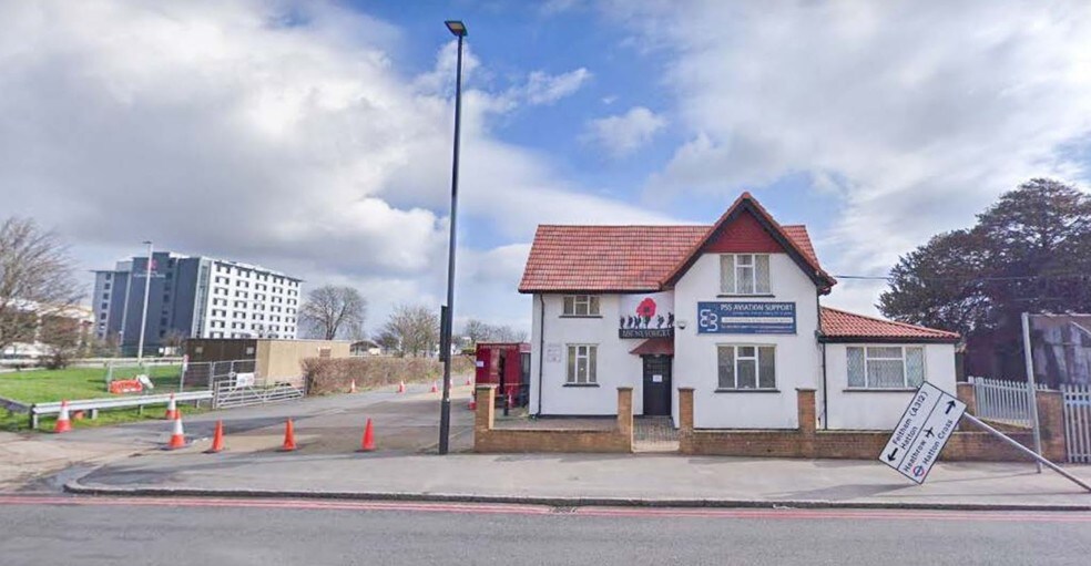 Dick Turpin Way, Feltham for sale - Primary Photo - Image 1 of 1