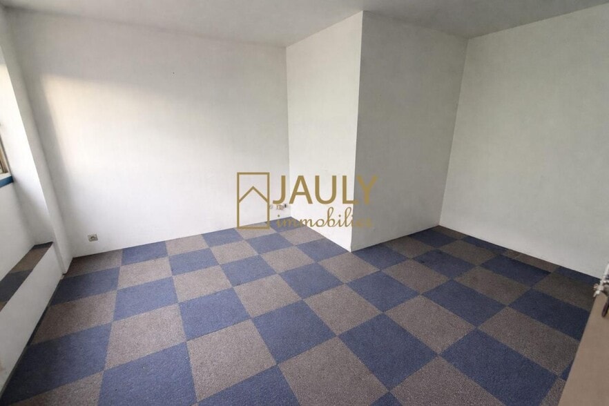 10 Rue De Montboulon, Saint Soupplets to rent - Interior Photo - Image 3 of 9
