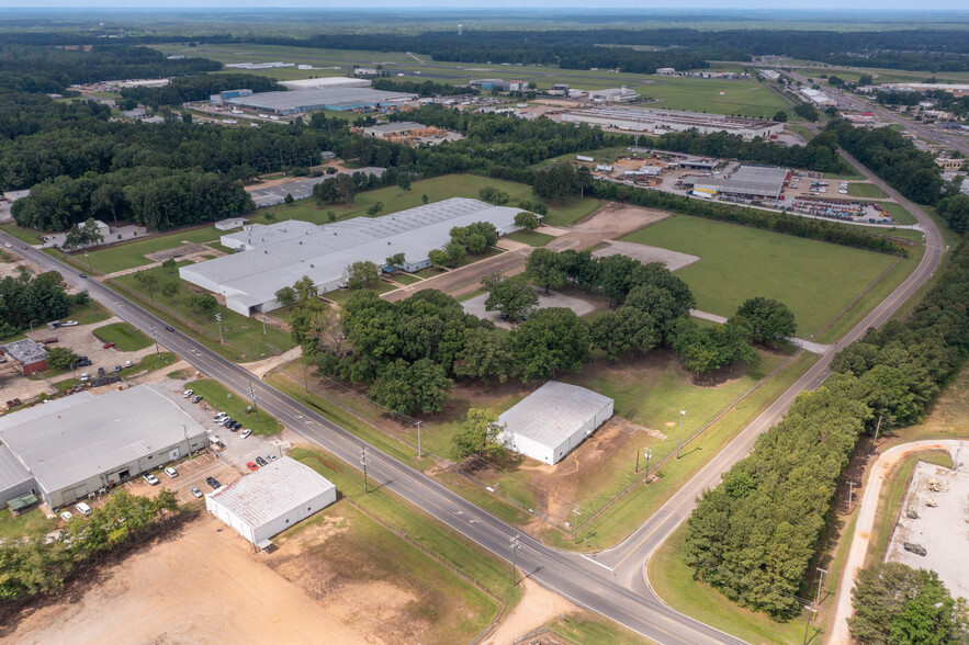 212 Industrial Park Rd, Starkville, MS for rent - Building Photo - Image 2 of 7