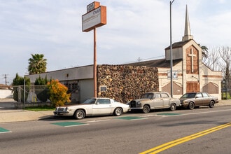 11860 Avalon Blvd, Los Angeles, CA to rent Interior Photo- Image 1 of 2