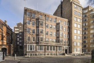 10-11 Charterhouse Sq, London to rent Building Photo- Image 1 of 6