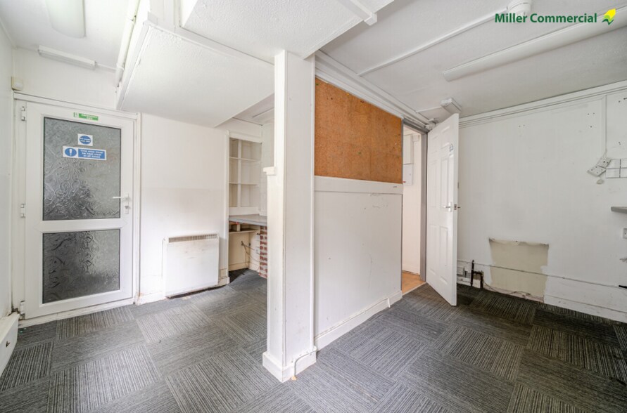 1 Trewirgie Rd, Redruth to rent - Interior Photo - Image 3 of 5