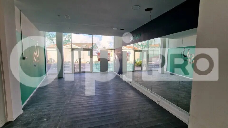 Retail in Bègles to rent - Interior Photo - Image 1 of 6