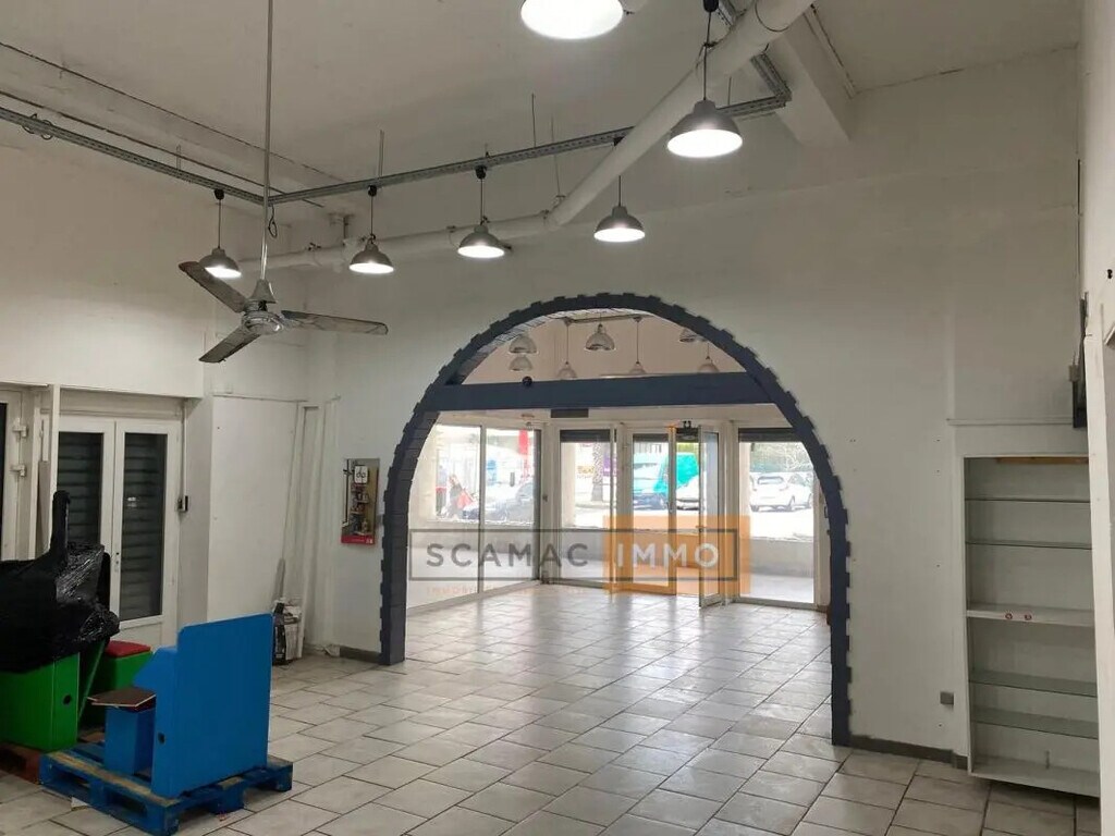 Location Commerce 114 m² - Photo 1