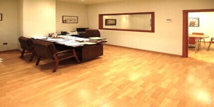 Retail in Tres Cantos, Madrid to rent Interior Photo- Image 2 of 4