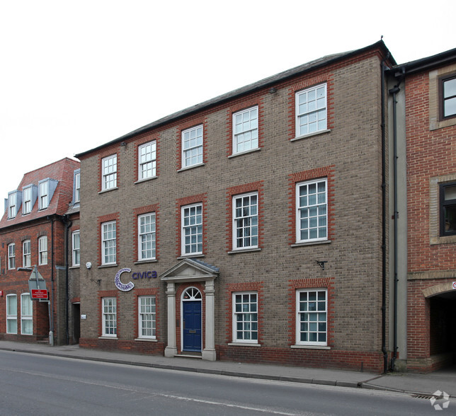 London Rd, Newbury for sale - Primary Photo - Image 1 of 33