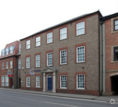 London Rd, Newbury for sale Primary Photo- Image 1 of 34