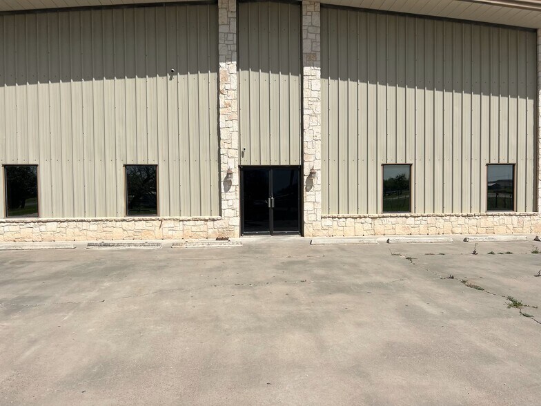 318 Industrial Blvd, Kenedy, TX for sale - Primary Photo - Image 1 of 1