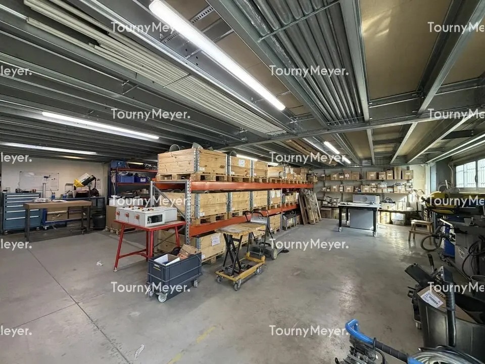 Location Local d'activités 396 m² - Photo 1