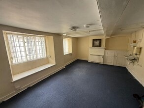 13 Fore St, Evershot to rent Interior Photo- Image 1 of 3