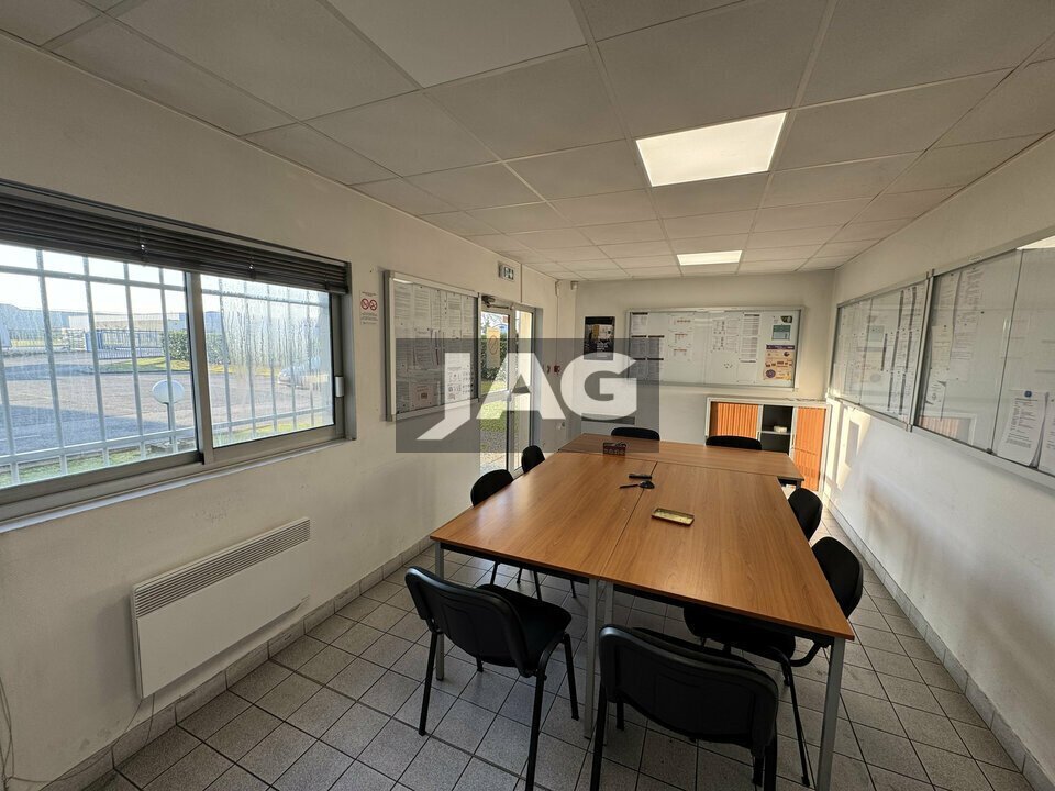 Light Industrial in Genas for sale Interior Photo- Image 1 of 3