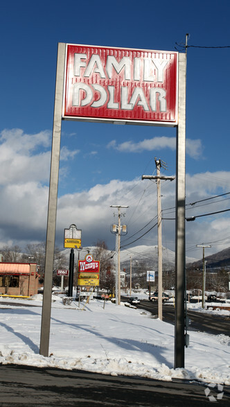 609 Market St, Tazewell, VA for rent - Building Photo - Image 1 of 4