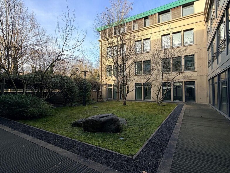 11-15 Avenue Lebrun, Antony to rent - Building Photo - Image 3 of 14
