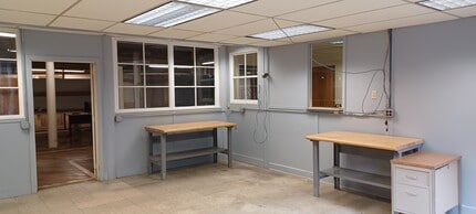 37 Greenwoods Rd, New Hartford, CT to rent Interior Photo- Image 1 of 2