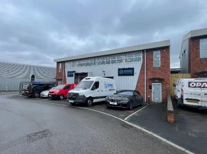 Valley Rd, Keighley to rent - Primary Photo - Image 1 of 1