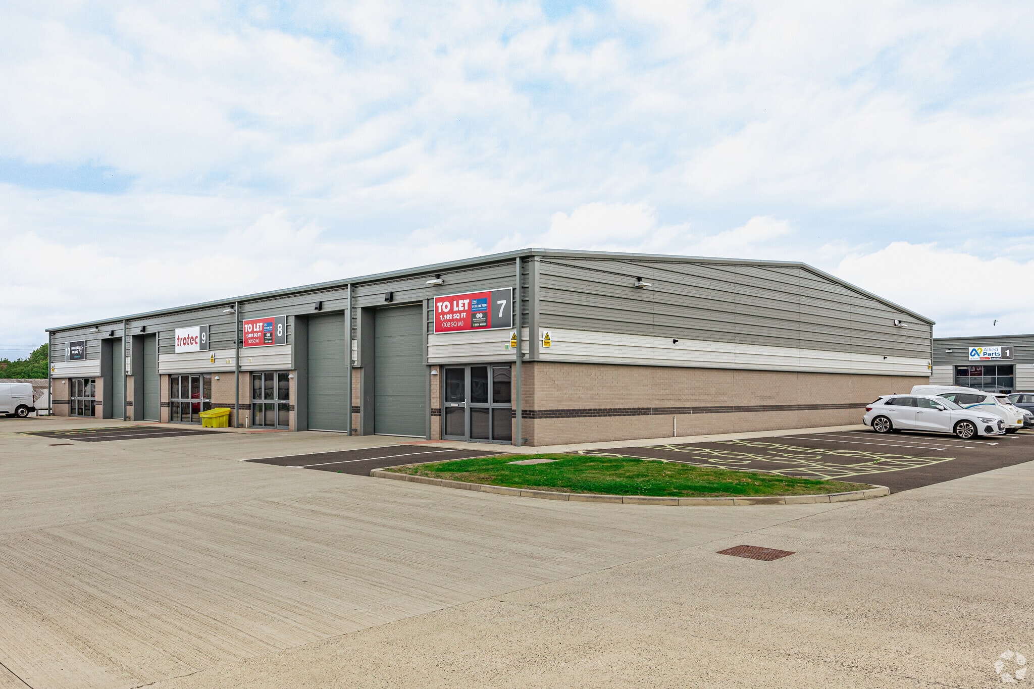 Cliftonhall Rd, Newbridge to rent Primary Photo- Image 1 of 3