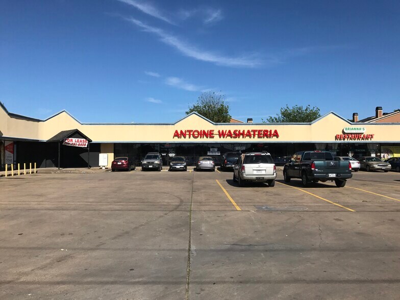6002 Antoine Dr, Houston 77091 DeSoto Shopping Center
