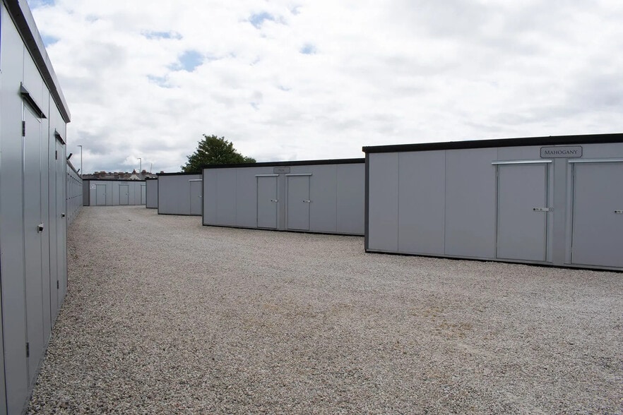 26 Clare Pl, Plymouth to rent - Building Photo - Image 2 of 2