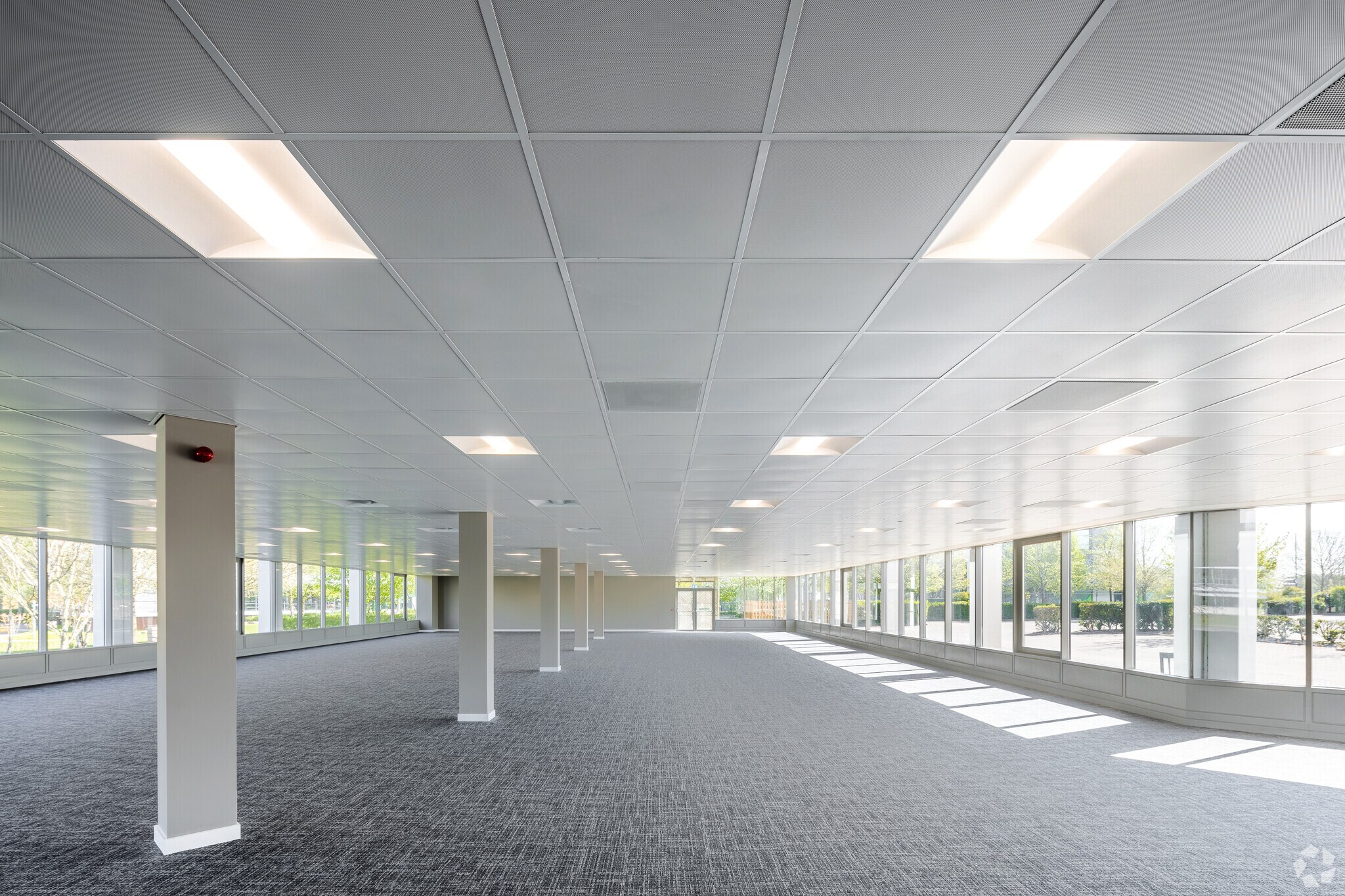 Waterside Dr, Reading to rent Interior Photo- Image 1 of 12