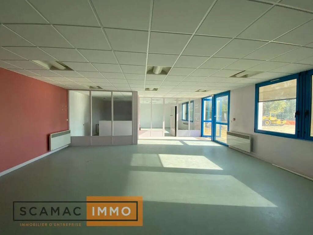 Location Bureaux 1 000 m² - Photo 1