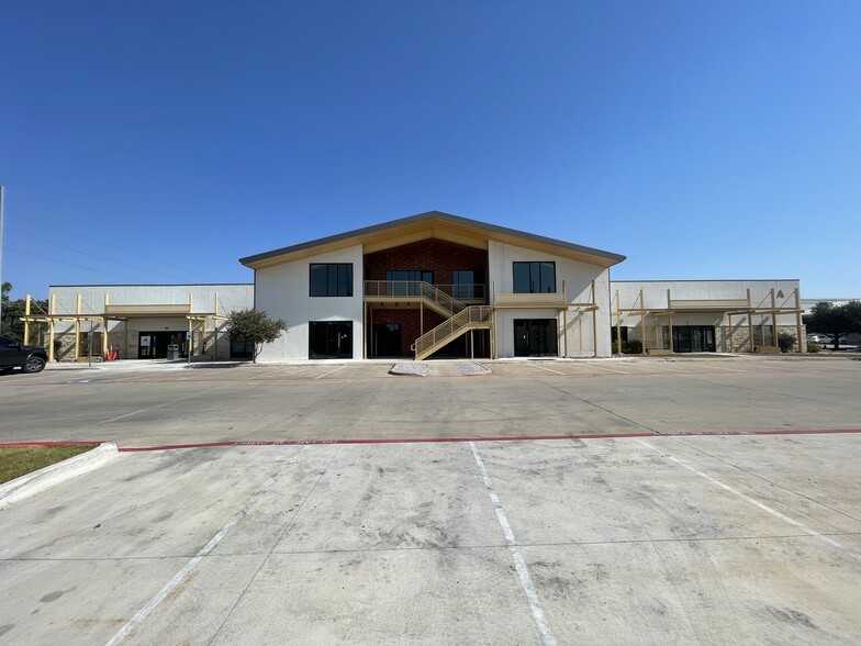 1900 E Howard Ln, Pflugerville, TX for rent - Building Photo - Image 3 of 8