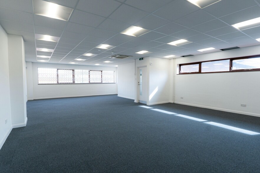 77-81 Sumner Rd, Croydon to rent - Building Photo - Image 3 of 9