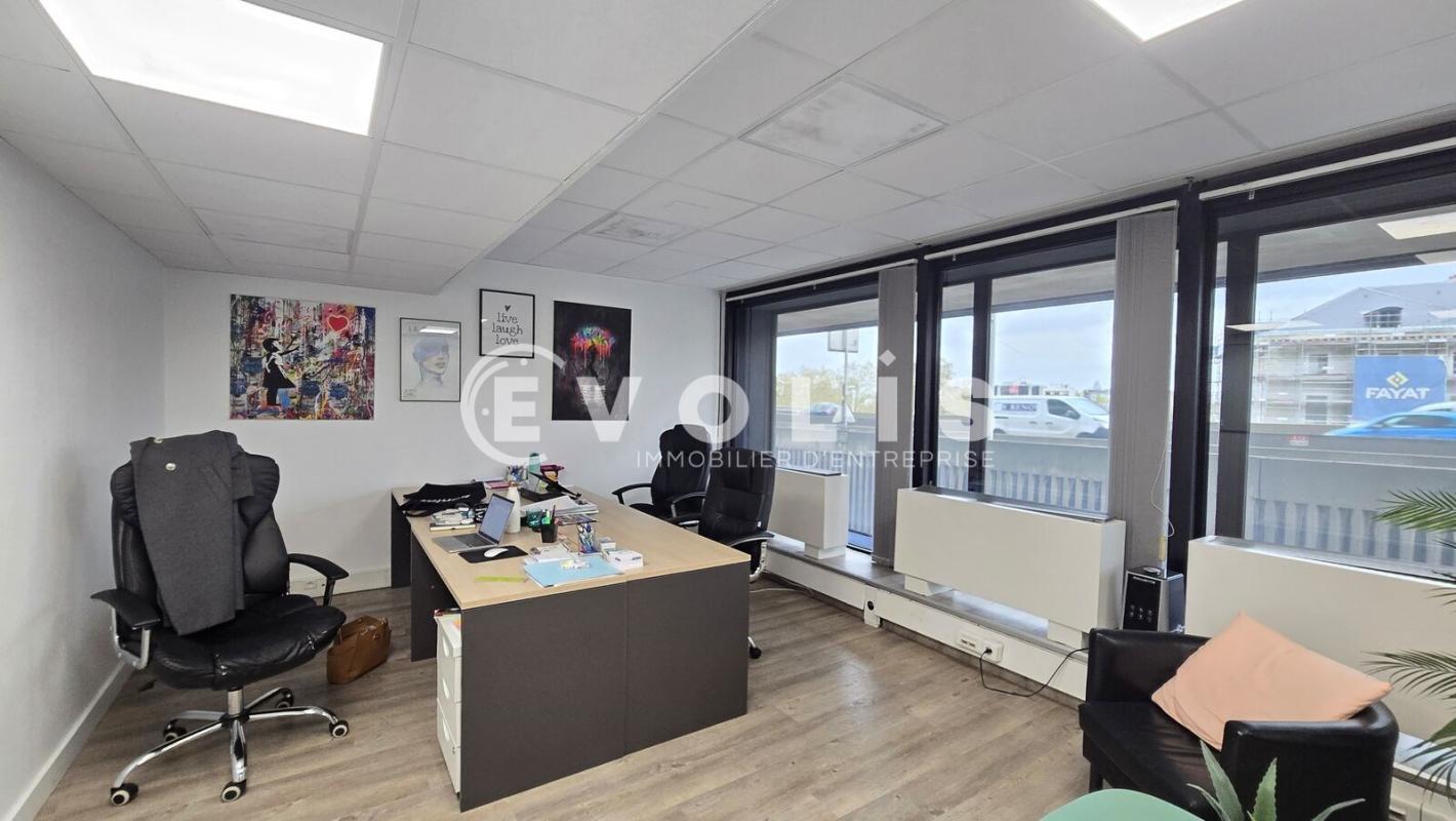 Office in Saint-Cloud for sale Interior Photo- Image 1 of 10