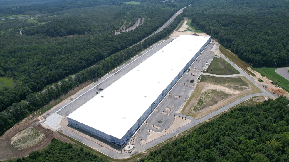 16401 Walthall Industrial Pky, South Chesterfield, VA for rent - Building Photo - Image 1 of 6