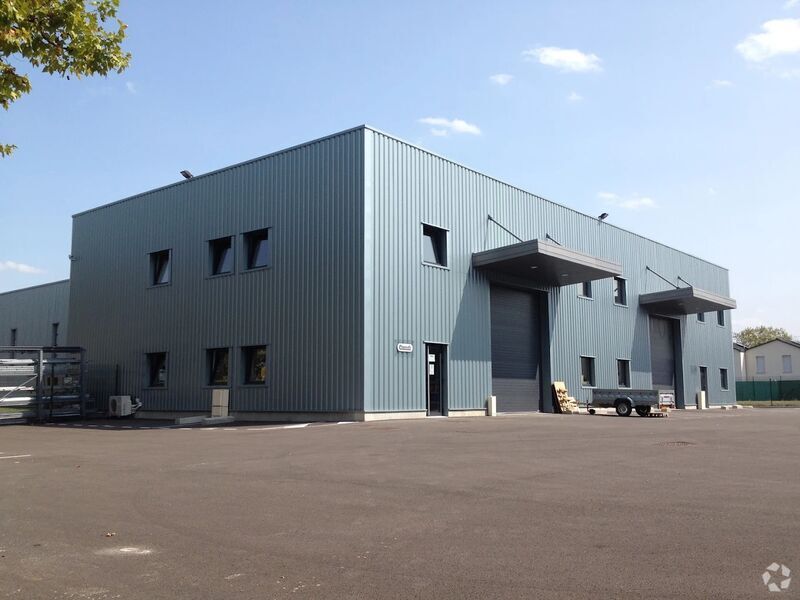 Light Industrial in Saint-Priest to rent Building Photo- Image 1 of 11