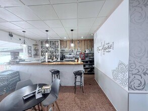 Retail in Torrevieja, Alicante to rent Interior Photo- Image 2 of 19