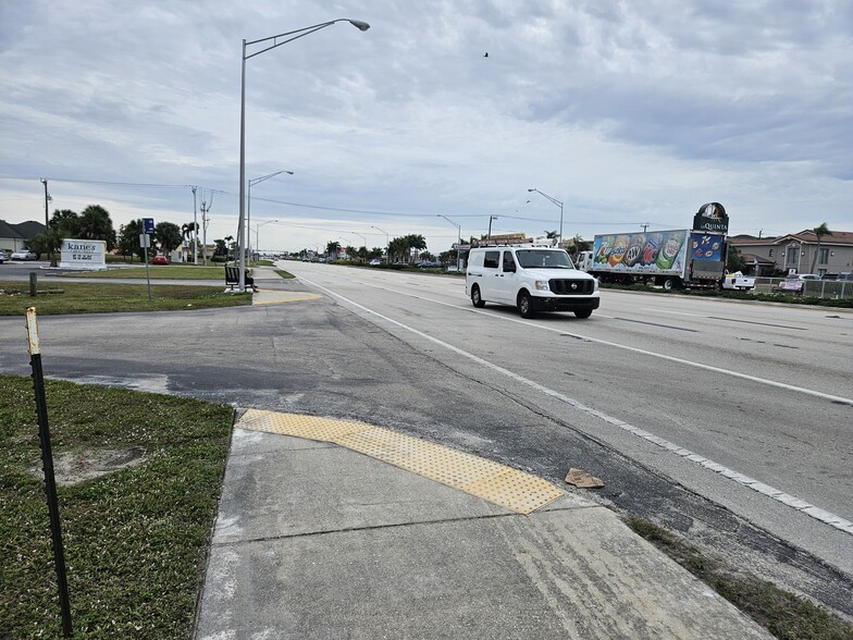 4805 S Cleveland Ave, Fort Myers, FL for rent - NeighborhoodPhoto - Image 3 of 14