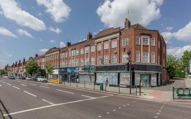 More details for 35-57 Market Pl, London - Retail to Rent