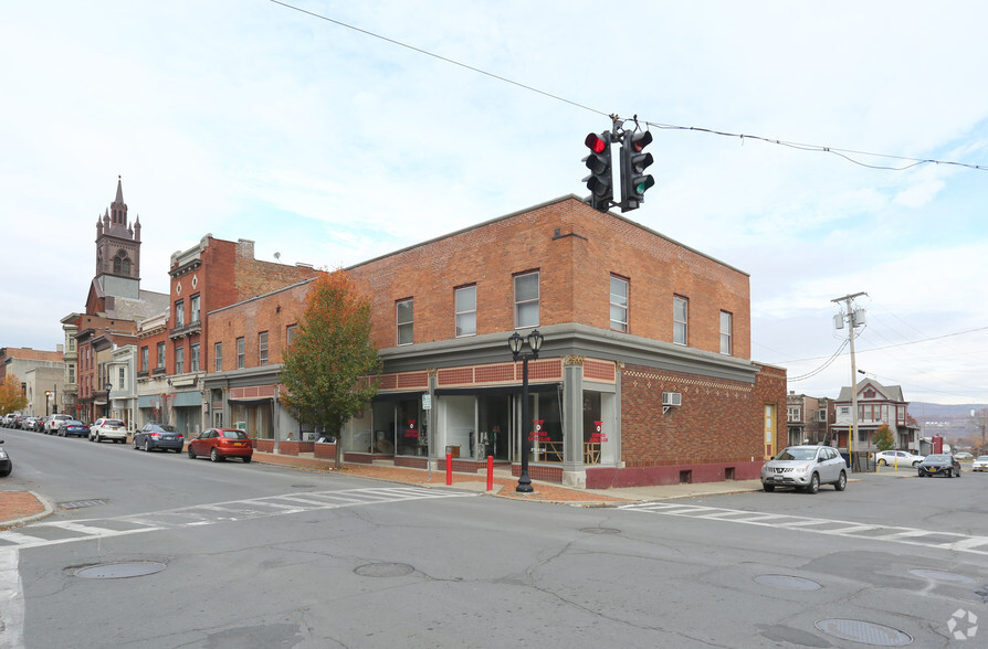 143 Remsen St, Cohoes, NY for rent - Primary Photo - Image 1 of 14