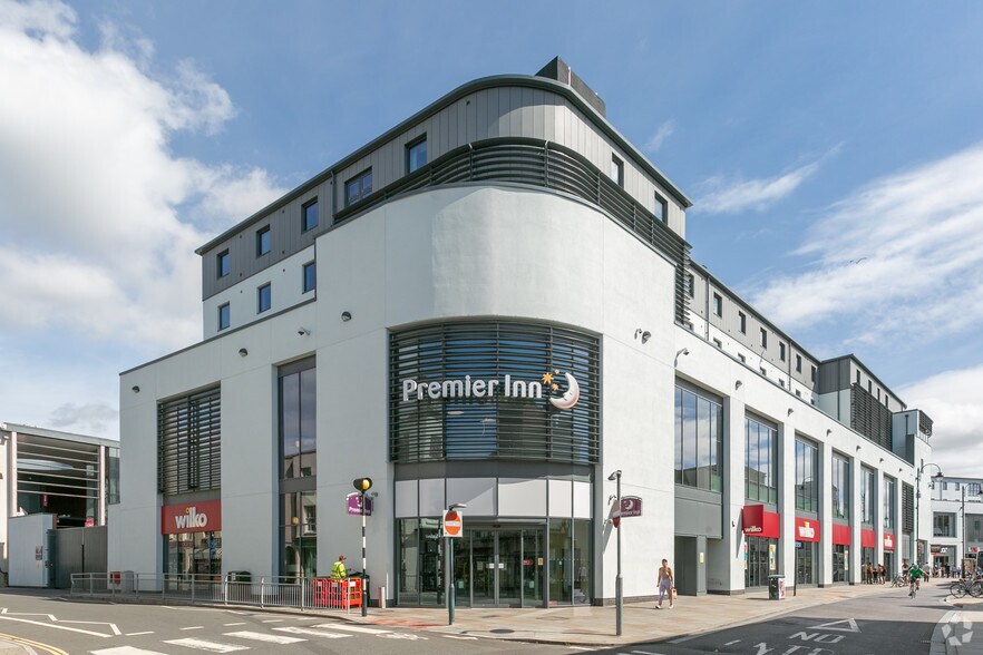 Henrietta St, Cheltenham to rent - Building Photo - Image 2 of 5