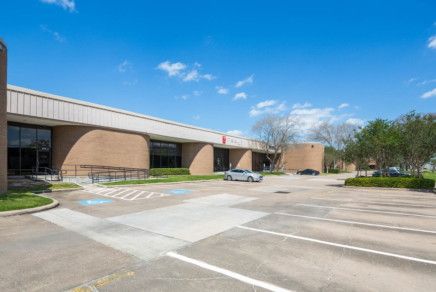 3700-3798 Westchase Dr, Houston, TX for rent - Primary Photo - Image 1 of 4