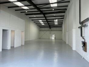 Ardglen Rd, Whitchurch to rent Interior Photo- Image 2 of 2