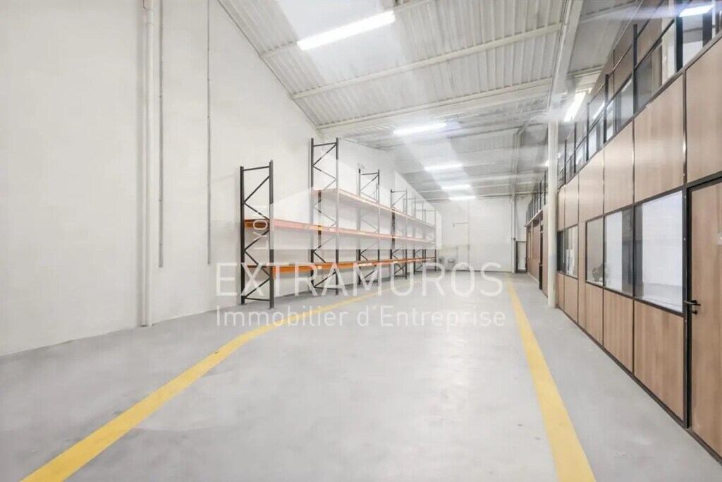 Location Local d'activités 440 m² - Photo 1