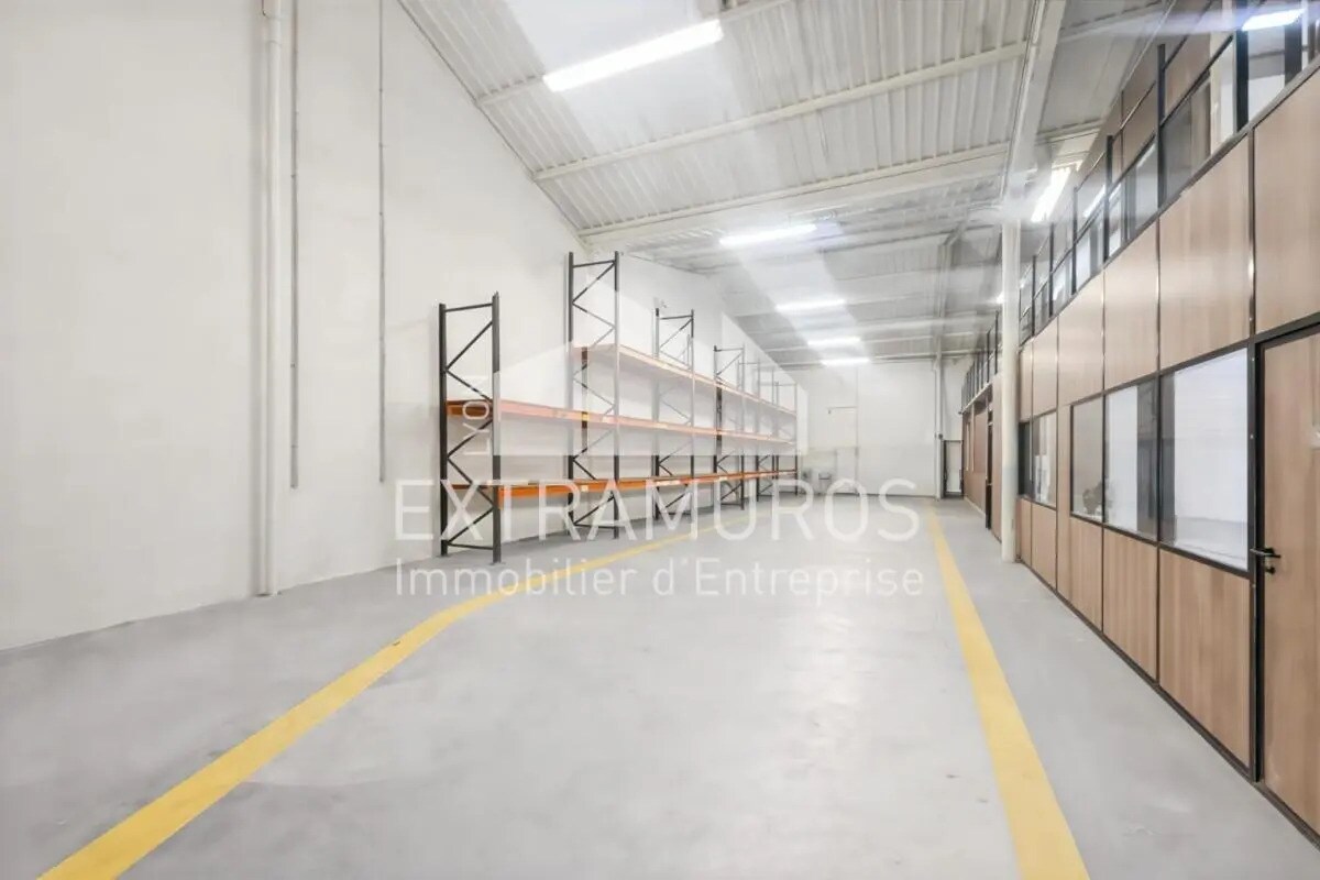 Light Industrial in Meyzieu to rent Building Photo- Image 1 of 12