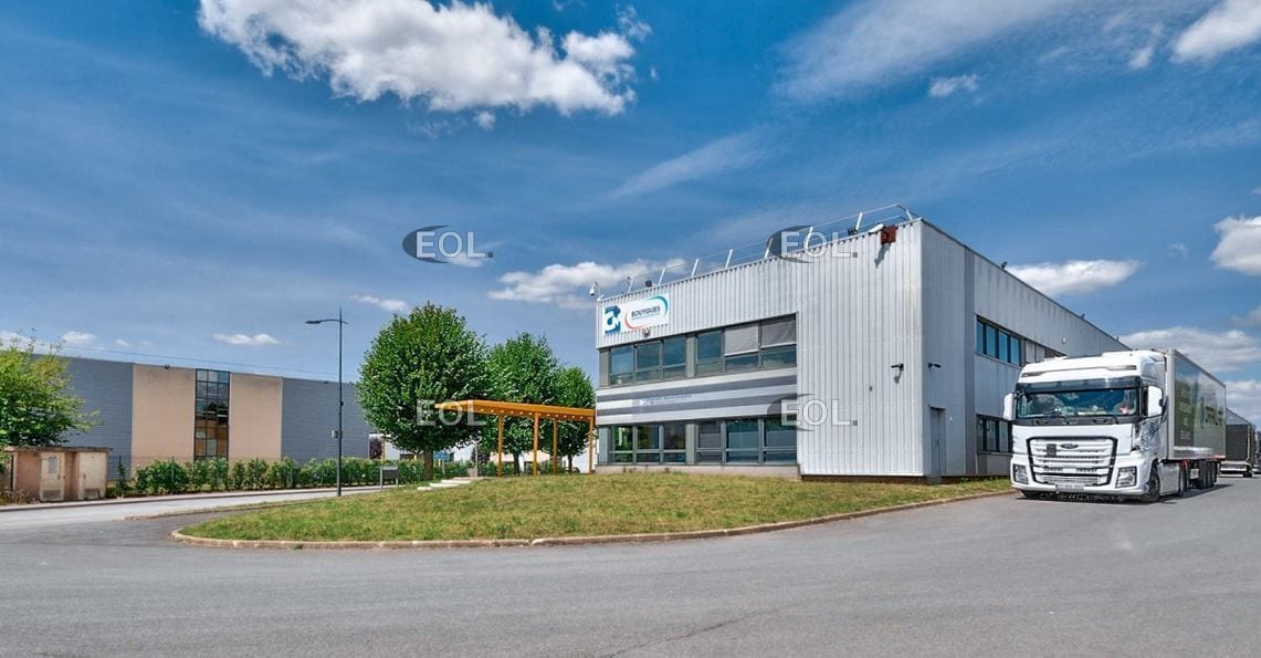 Light Industrial in Le Mesnil-Amelot to rent Building Photo- Image 1 of 7