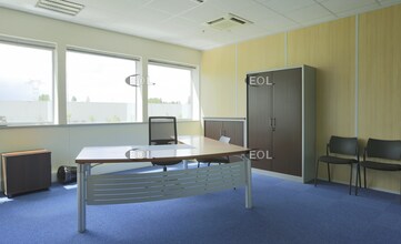 Industrial in Les Ulis to rent Interior Photo- Image 2 of 3