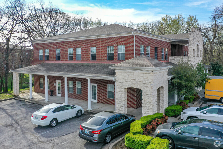 7702 E 91st St, Tulsa, OK for rent - Building Photo - Image 1 of 5